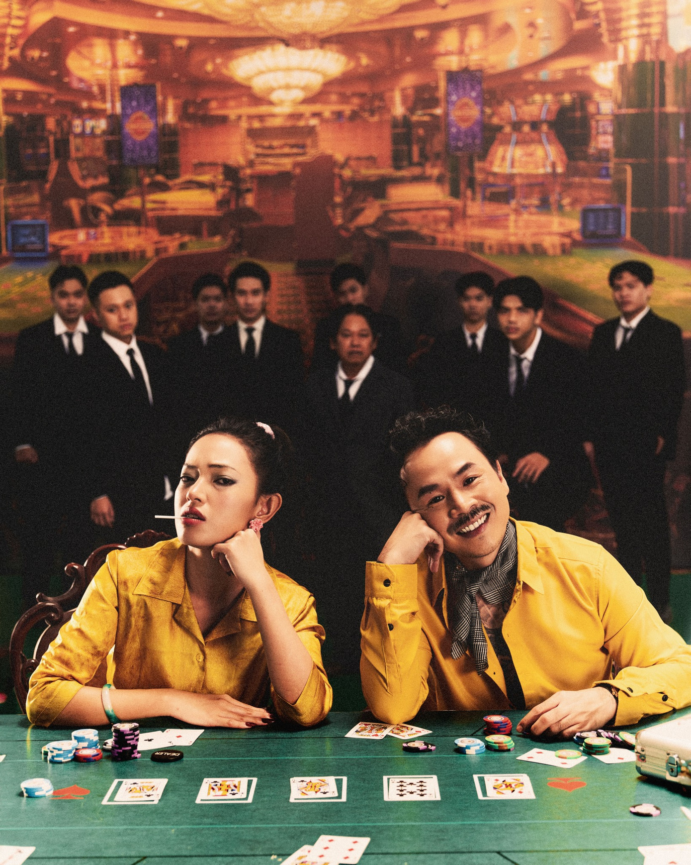 Châu Bùi và Binz sau đó tung bộ ảnh hóa trang thành hai nhân vật Bao Tô Công và Bao Tô Bà trong bộ phim Tuyệt đỉnh Kungfu. Cộng đồng mạng để lại bình luận bất ngờ trước màn đầu tư của Châu Bùi và bạn trai cho bộ ảnh Halloween.