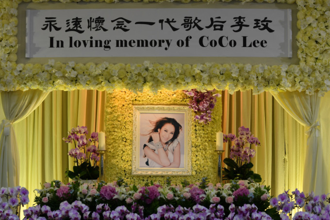Di ảnh Coco Lee tại lễ viếng. Di ảnh Coco Lee tại lễ viếng.