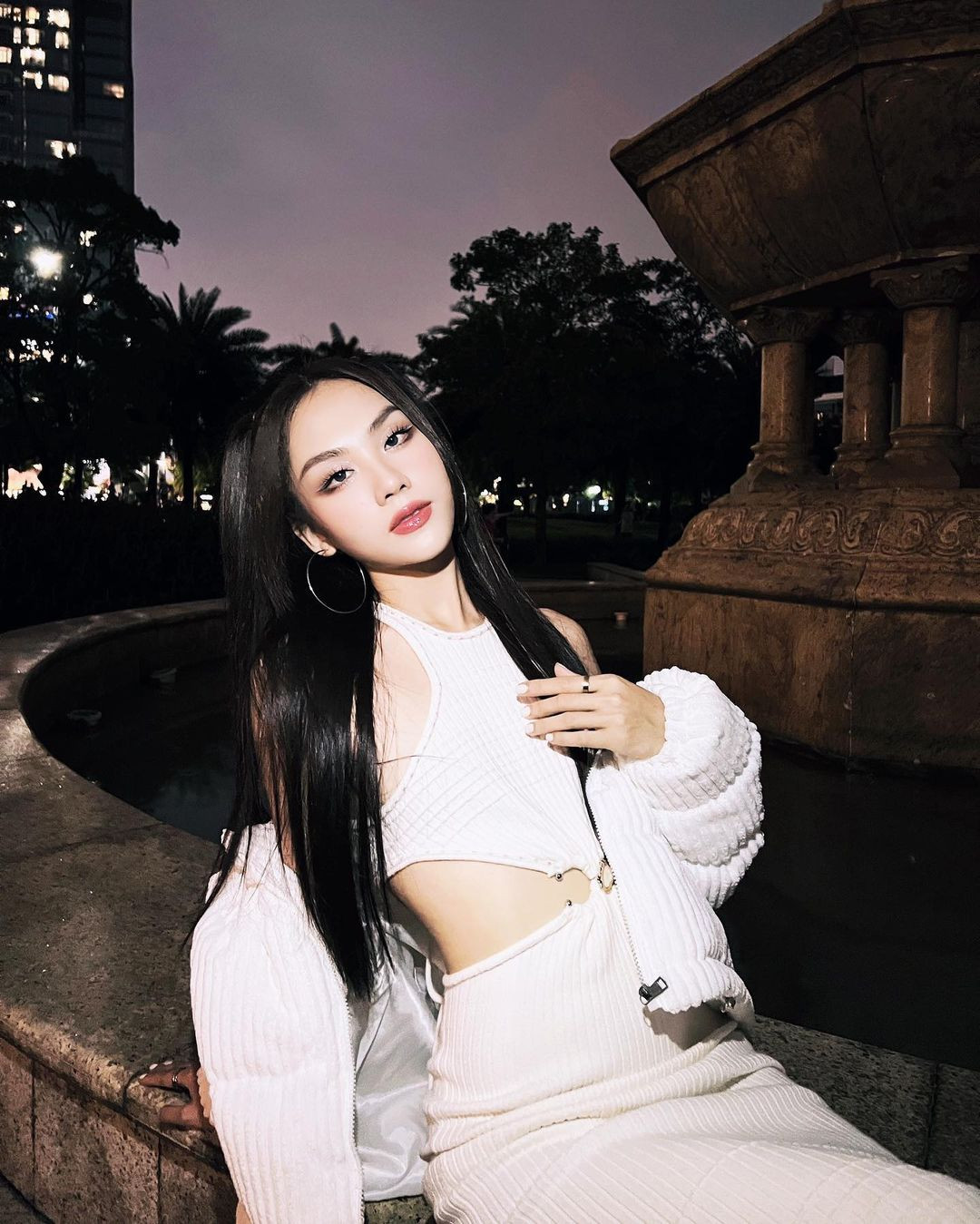 Mai Phương chia sẻ bản thân không hoàn hảo, tự nhận đôi lúc ngốc nghếch. Hoa hậu sinh năm 1999 mong khán giả tin cô đủ nhận thức, thấu hiểu những gì cộng đồng mạng nói về mình.