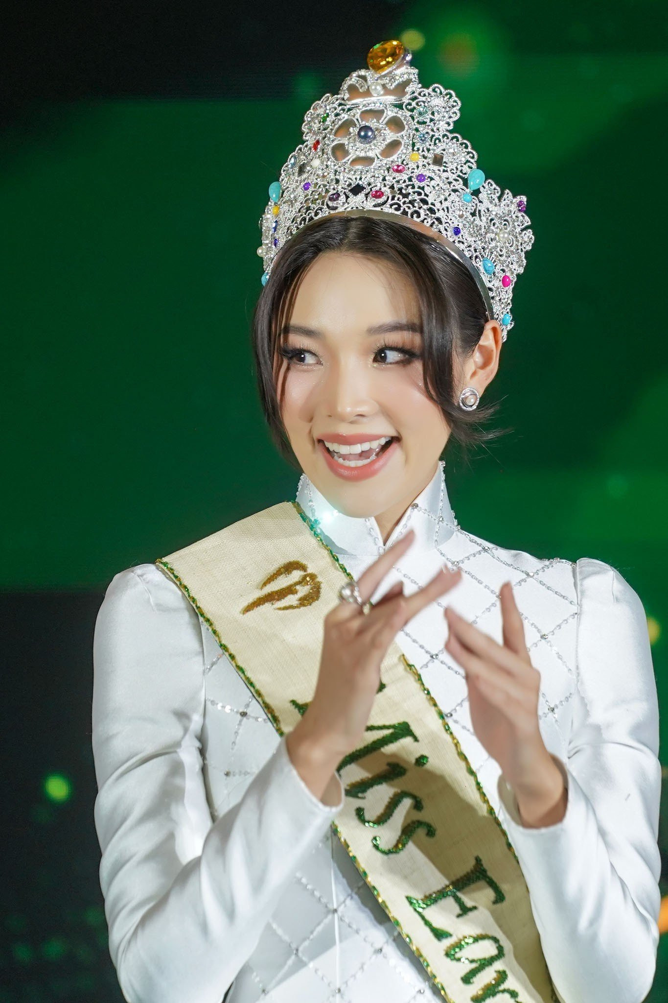 Ngoài vai trò đương kim Hoa hậu Trái Đất, Mina Sue Choi xuất hiện tại sự kiện với tư cách đại sứ Miss Earth Vietnam 2023. Cô sẽ đồng hành cùng cuộc thi, thực hiện nhiều hoạt động về môi trường, truyền đạt kinh nghiệm cho thí sinh, giúp họ tự tin, bản lĩnh trong cuộc thi.