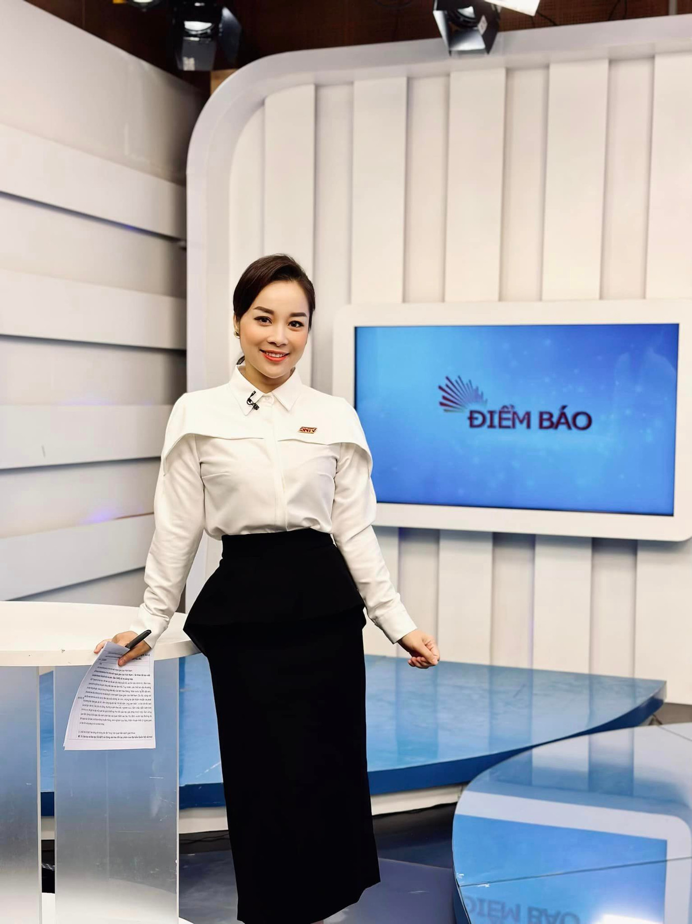 Minh Hương đảm nhận vai nữ chính Vàng Anh trong Nhật ký Vàng Anh phần đầu. Sau thời gian làm diễn viên, cô chuyển hướng sang nghề MC, biên tập viên chuyên nghiệp. Hiện tại, cô mang quân hàm Thượng úy thuộc Lực lượng Công an Nhân dân và tiếp tục công việc MC truyền hình.