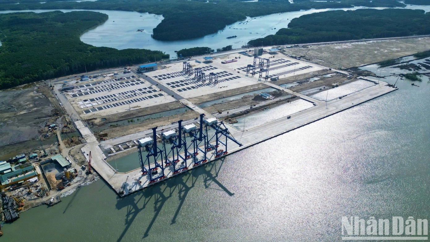 Cảng Phước An dự kiến sẽ hoàn thành, đưa vào khai thác vào tháng 10 năm nay. Đây là cảng biển lớn nhất Đồng Nai với quy mô gần 800ha, tổng vốn đầu tư gần 20 nghìn tỷ đồng.