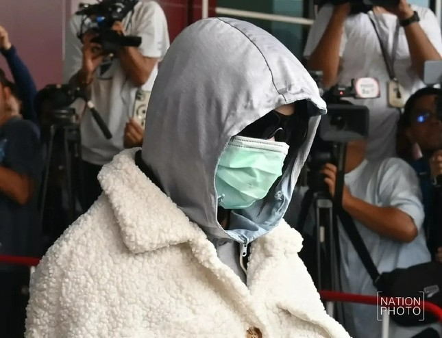 Nghi phạm bị chuyển đến trại tạm giam. Nghi phạm bị chuyển đến trại tạm giam.