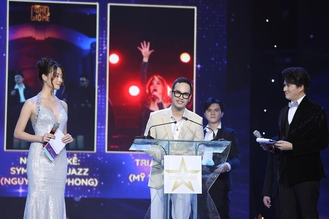 Tri âm của Mỹ Tâm được vinh danh Chương trình của năm. Nhạc sĩ Khắc Hưng - giám đốc sản xuất chương trình - nhận giải thay Mỹ Tâm vì nữ ca sĩ vướng lịch trình công việc.