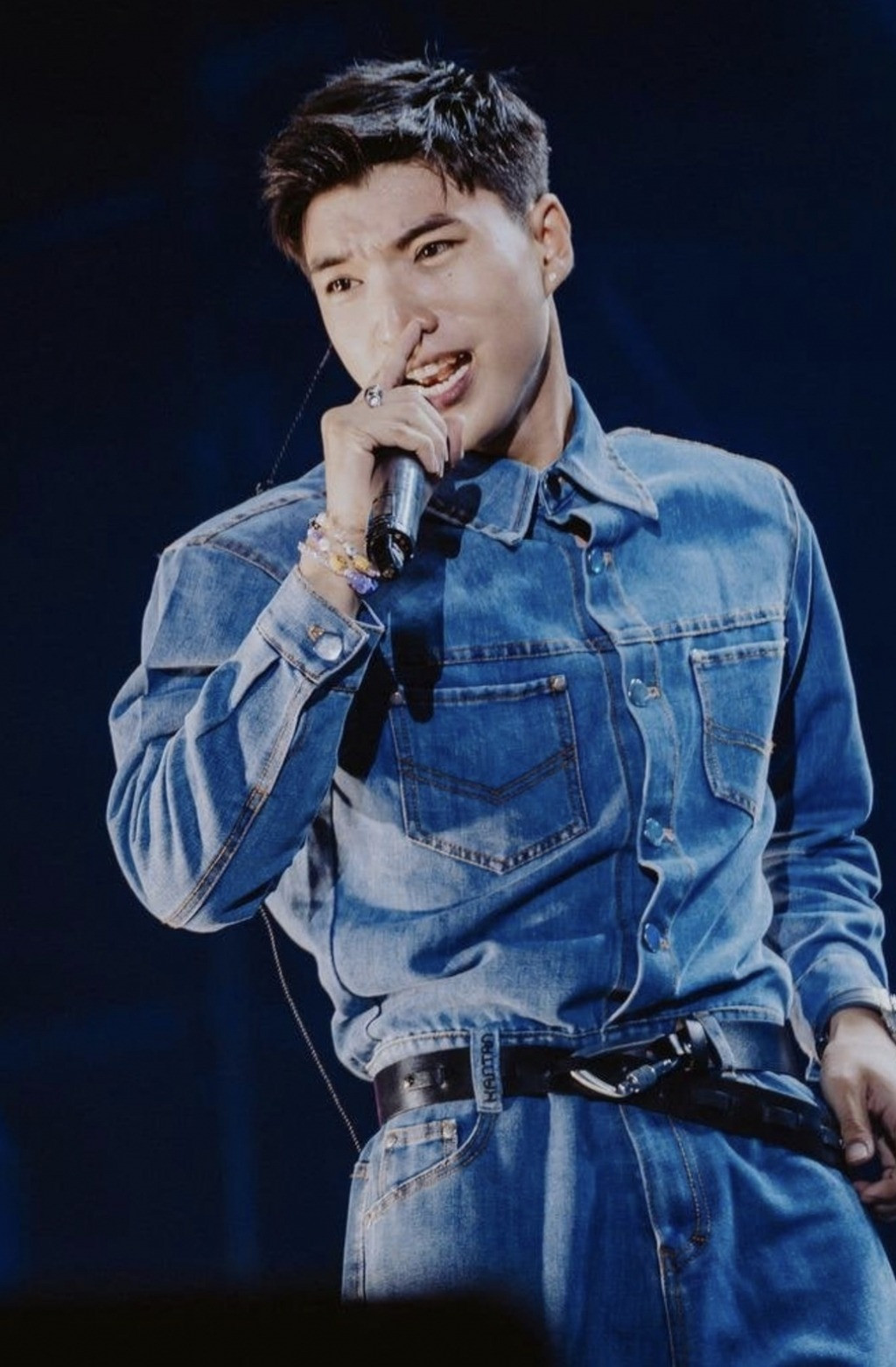 MONO, HIEUTHUHAI và nhiều nghệ sĩ nam ở cả Việt Nam lẫn thế giới bị quấy rối khi đi diễn hoặc trên mạng xã hội. MONO, HIEUTHUHAI và nhiều nghệ sĩ nam ở cả Việt Nam lẫn thế giới bị quấy rối khi đi diễn hoặc trên mạng xã hội.