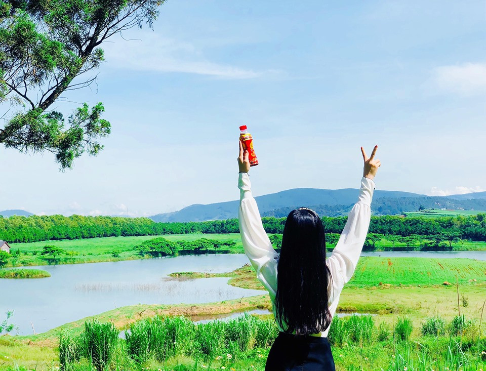 Hòa mình giữa thiên nhiên và thưởng thức những đồ uống được chiết xuất từ thảo mộc tự nhiên, tốt cho sức khỏe là cách nhiều người trẻ thanh lọc cơ thể, refresh bản thân để sẵn sàng cho mùa chạy deadiline, KPI cuối năm.