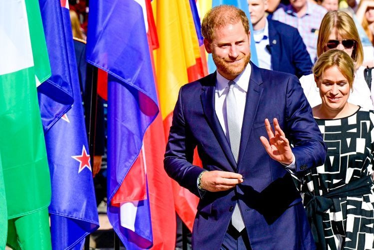 Harry tại tòa thị chính Dusseldorf, Đức. Harry tại tòa thị chính Dusseldorf, Đức.