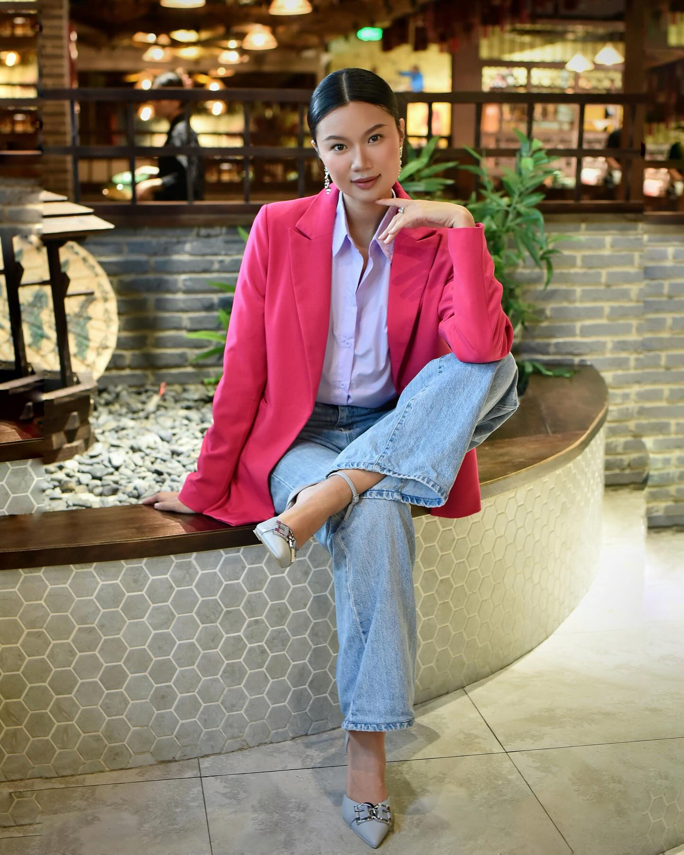 Á hậu Hồng Đăng chia sẻ cô bị quấy rối giữa đường đông người. Á hậu Hồng Đăng chia sẻ cô bị quấy rối giữa đường đông người.