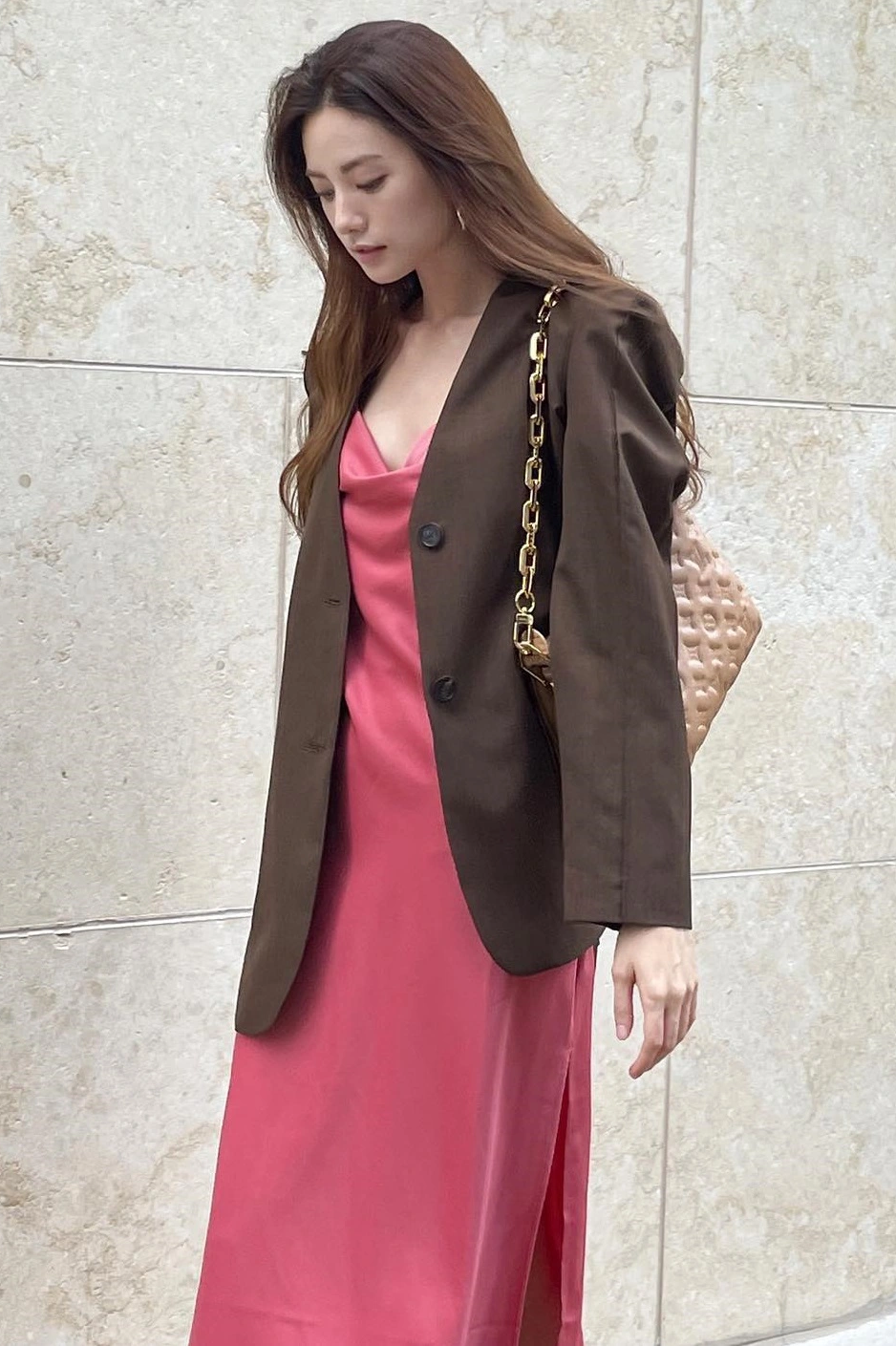 Nana từng sáu lần vào danh sách người phụ nữ đẹp nhất hành tinh của TC Candler. Nhiều chuyên trang nhận xét cô mang vẻ đẹp khoẻ khoắn, khác biệt so với nhiều ngôi sao theo đuổi vẻ đẹp ngọt ngào ở Hàn Quốc. Nana từng sáu lần vào danh sách người phụ nữ đẹp nhất hành tinh của TC Candler. Nhiều chuyên trang nhận xét cô mang vẻ đẹp khoẻ khoắn, khác biệt so với nhiều ngôi sao theo đuổi vẻ đẹp ngọt ngào ở Hàn Quốc.