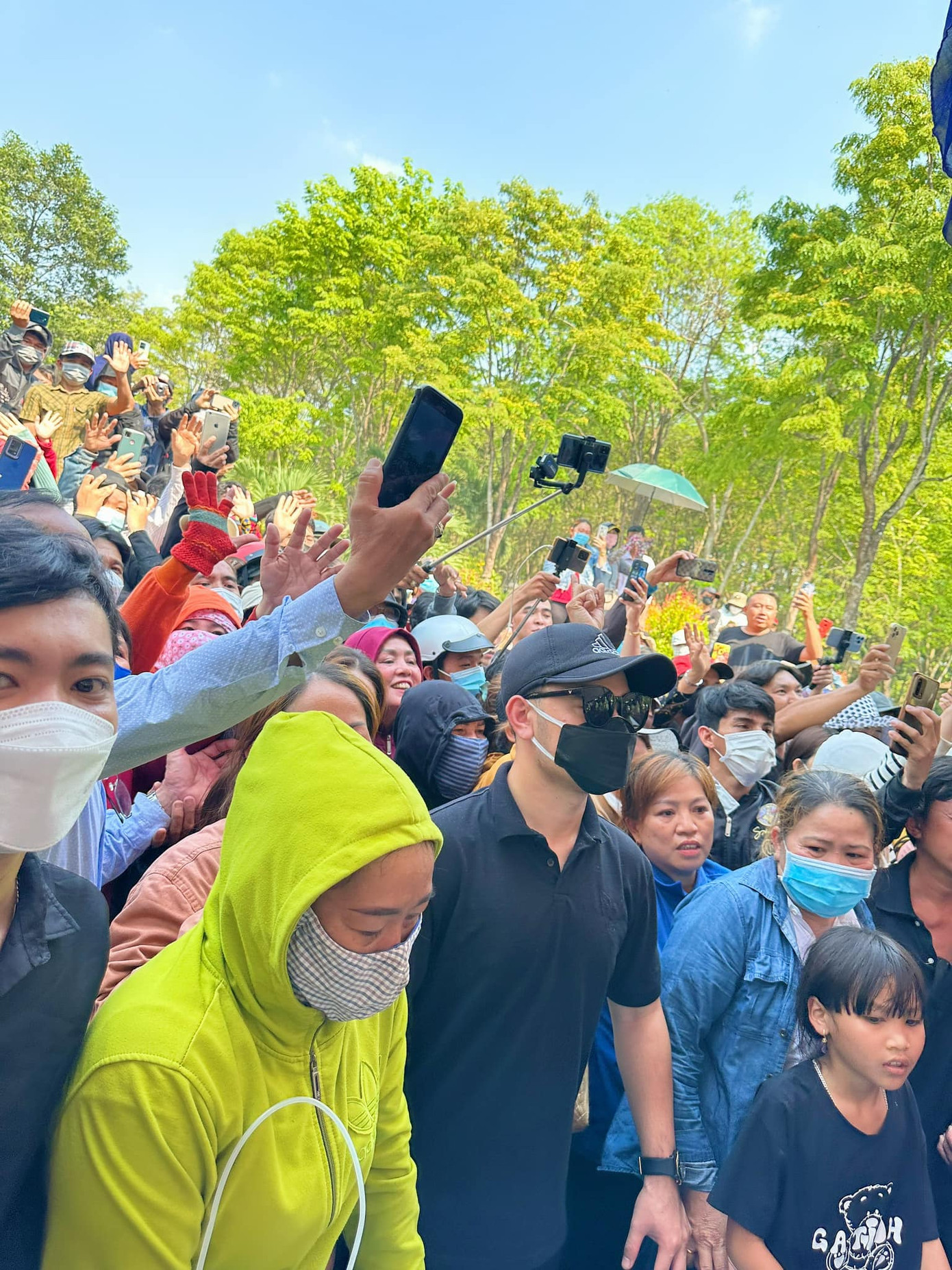 NSƯT Vũ Linh được chôn cất tại Nghĩa trang Hoa viên Bình Dương, cùng chỗ của NSƯT Thanh Kim Huệ, NSƯT Thanh Sang.