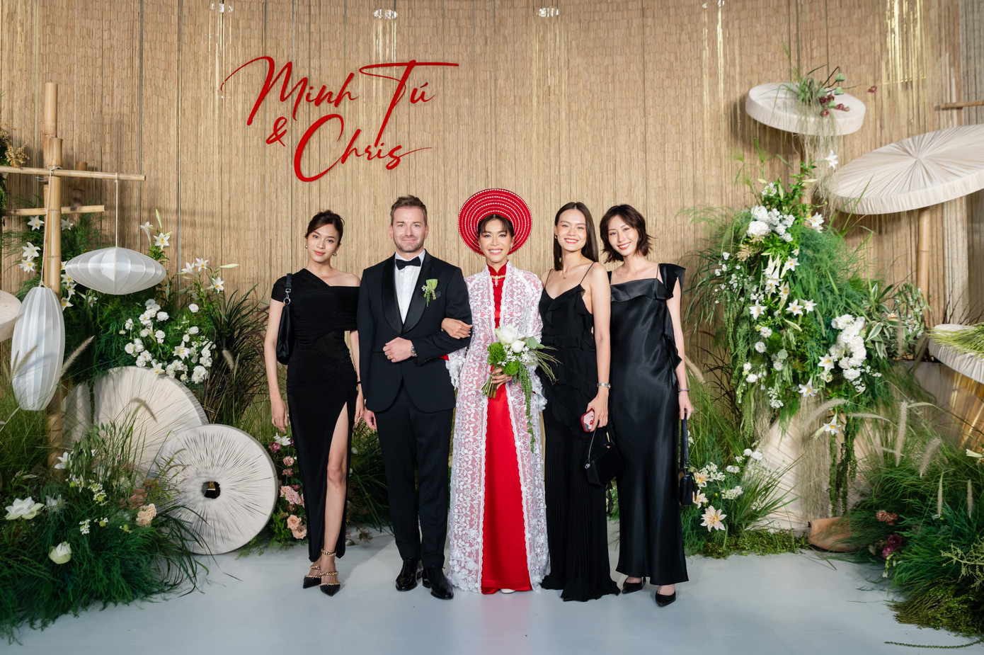 Hội bạn thân của Minh Tú gồm người mẫu Mộng Thường, Lê Thanh Thảo và Hằng Nguyễn mặc sang trọng dự đám cưới.