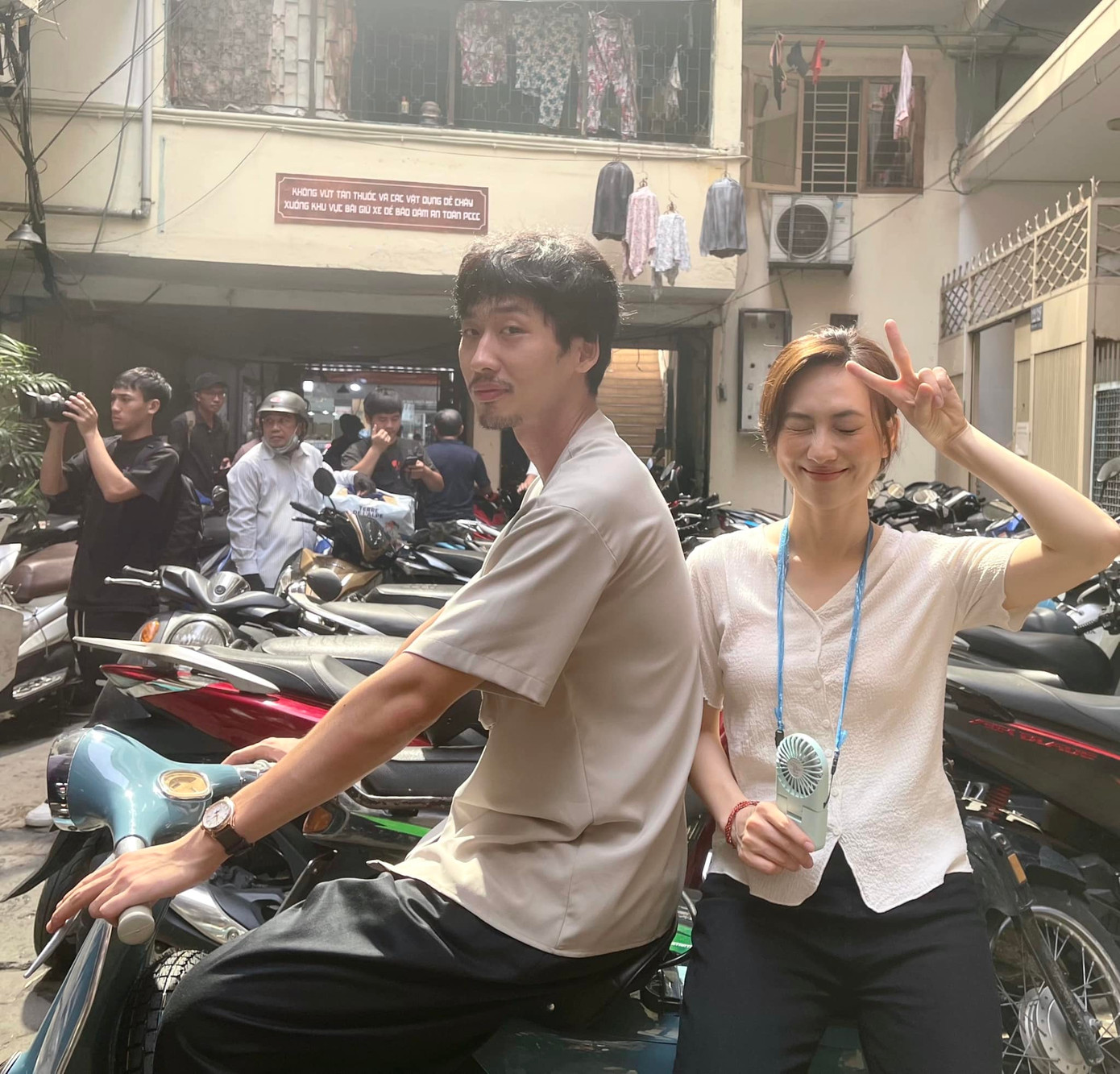 Trong cuộc phỏng vấn của Tiền Phong, Tuấn Trần nói anh và Phương Anh Đào ngoài đọc kịch bản, hai người thường dành thời gian nghỉ ngơi để trò chuyện, cùng ăn uống để tìm hiểu góc nhìn của nhau về nhân vật, từ đó xây dựng tình cảm của nhân vật.