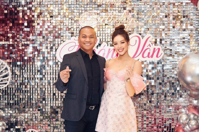 Nguyễn Long và Khánh Vân đồng hành trong công việc và cuộc sống từ năm 2021. Nguyễn Long và Khánh Vân đồng hành trong công việc và cuộc sống từ năm 2021.