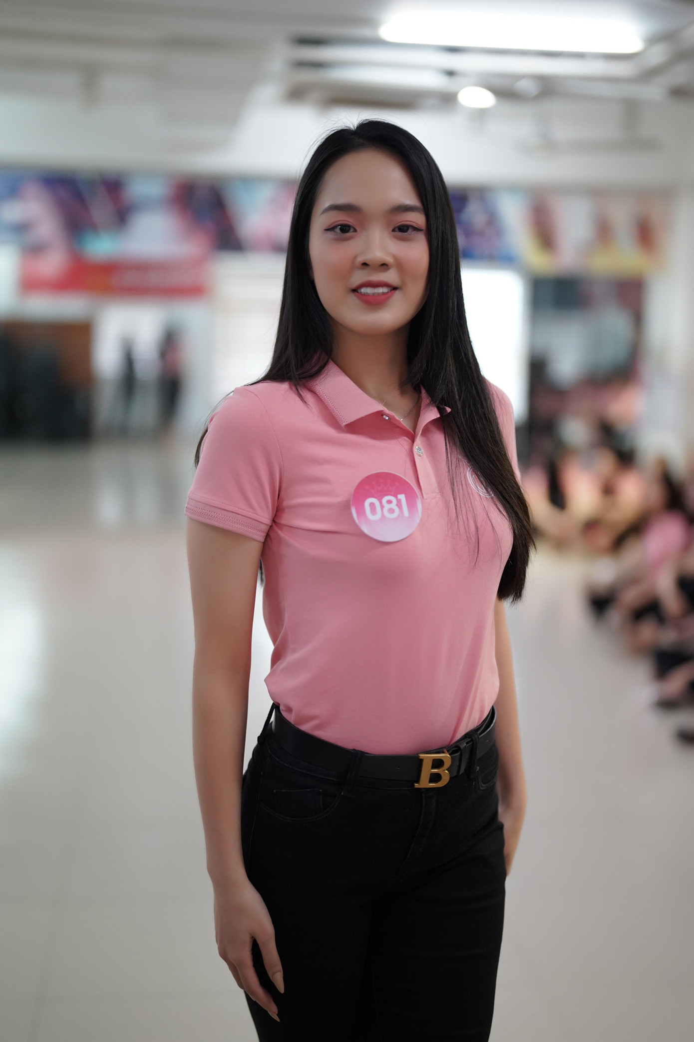 Theo lời Tuyết Như, cô rèn luyện thí sinh từ những bài cơ bản nhất để giúp các cô gái thoải mái tiếp cận phương pháp giảng dạy. “Sau khi quen với những bài khởi động, tôi yêu cầu thí sinh trình diễn theo cách các bạn cảm thấy tự tin nhất. Từ đó, tôi uốn nắn, chỉnh sửa các bạn từ cách đặt tay, bắt chéo chân…”, cô nói.