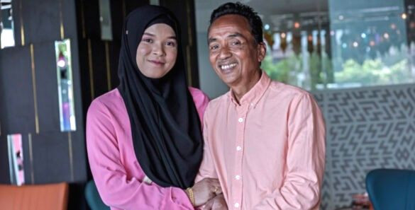 Yazid Halim và người vợ nhỏ hơn 43 tuổi.