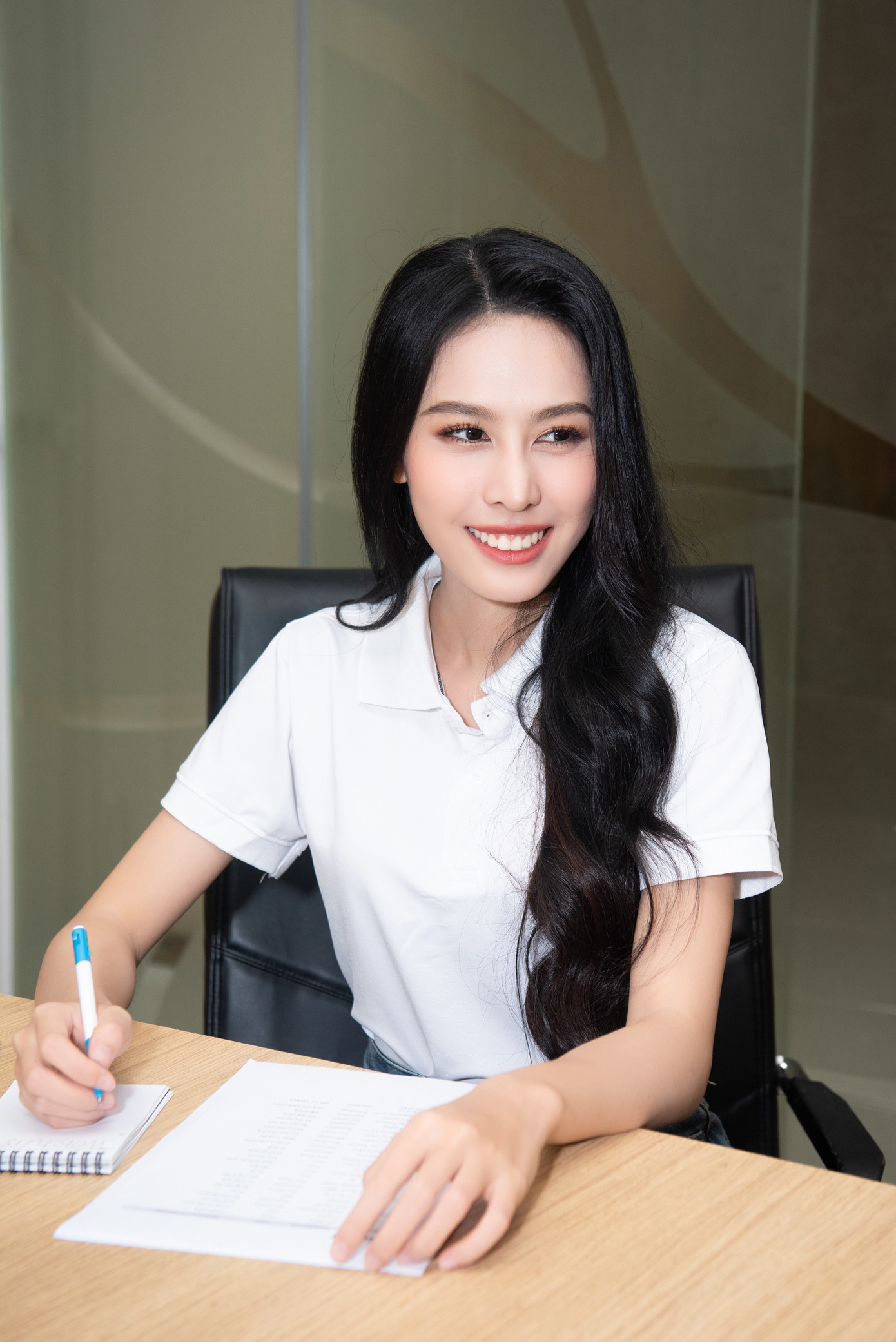 Ngoại hình hiện tại của Ngọc Hằng. Ngoại hình hiện tại của Ngọc Hằng.