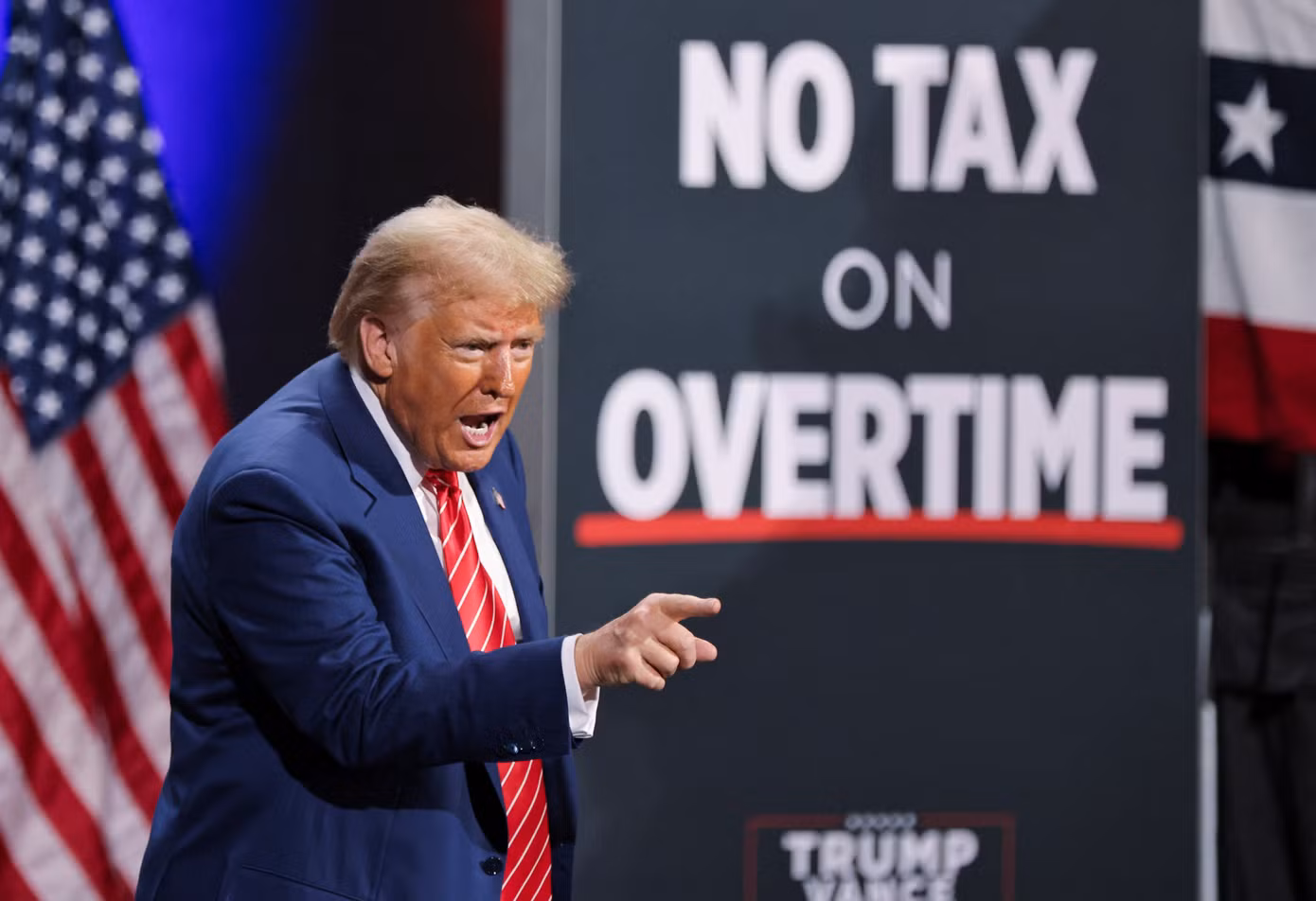 Ông Trump là một trong những lý do khiến giá vàng chạm mốc cao nhất mọi thời đại ngày 17/10.