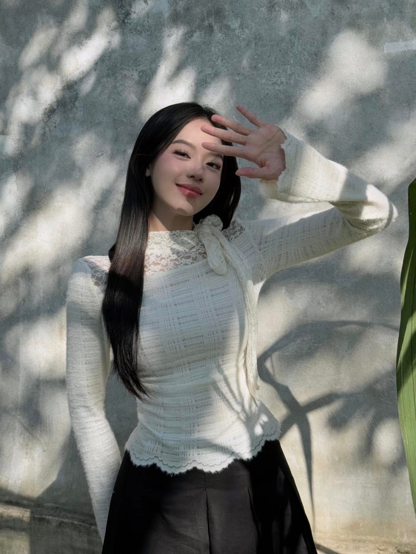 Trước khi trở lại công việc, Thanh Thủy tranh thủ đăng loạt ảnh trong ngày cuối nghỉ Tết Ất Tỵ. &quot;Mùng 5 còn chăm đăng hình&quot;, đương kim Hoa hậu Việt Nam viết trên trang cá nhân.