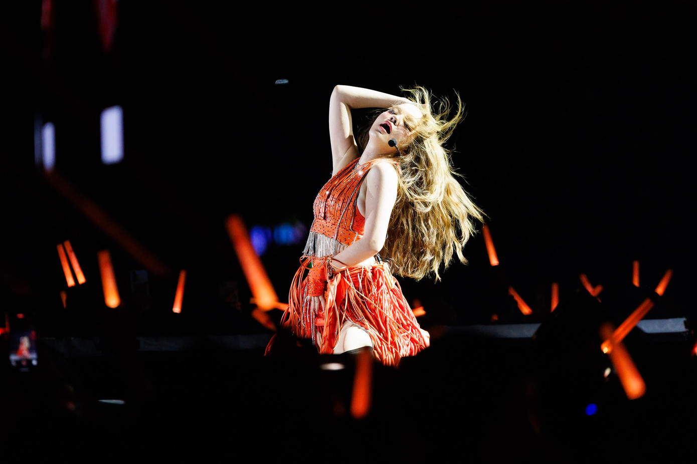 Đêm nhạc thiếu vắng một số chị đẹp vì lý do cá nhân như Uyên Linh, Hồng Nhung, Phương Thanh, Lệ Quyên...