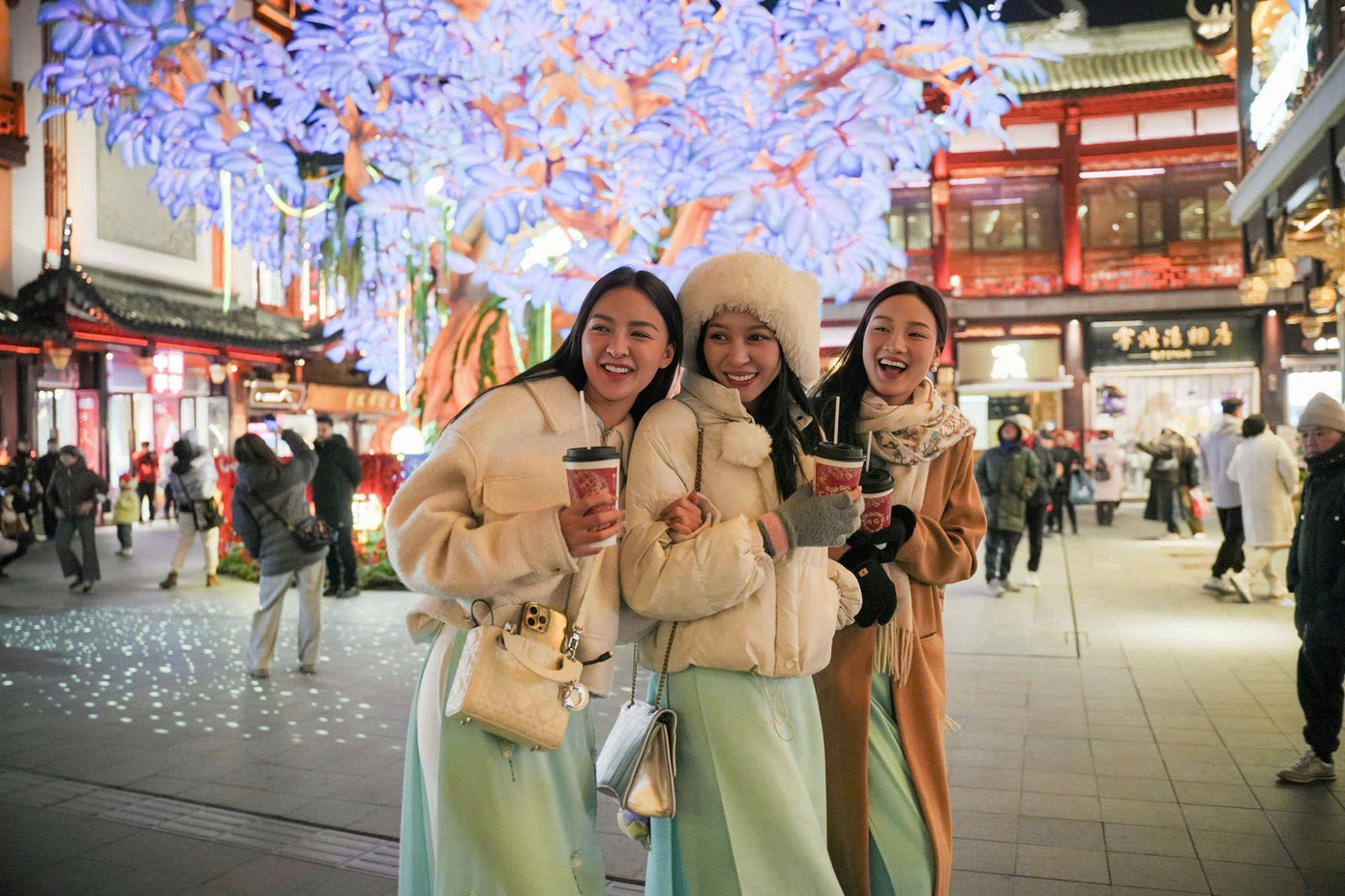 Quảng bá áo dài, văn hóa Việt Nam trên siêu du thuyền 5 sao đến Hàn Quốc, Trung Quốc và Nhật Bản.