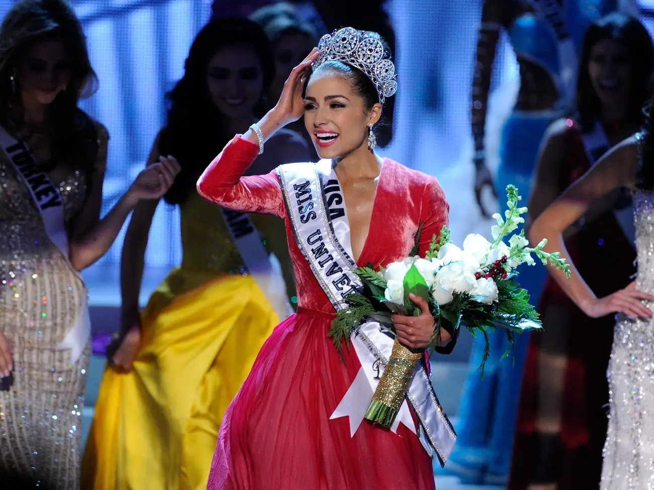 Mỹ có được vương miện thứ hai trên sân nhà sau 10 năm (kể từ lần đăng quang năm 2012 của Olivia Culpo). Danh sách các người đẹp chiến thắng, đưa Mỹ trở thành cường quốc Hoa hậu Hoàn vũ gồm Miriam Stevenson (1954), Carol Morris (1956), Linda Bement (1960), Sylvia Louise Hitchcock (1967), Shawn Weatherly (1980), Chelsi Smith (1995), Brook Lee (1997), Olivia Culpo (2012) và đương kim Miss Universe R&apos;Bonney Gabriel.