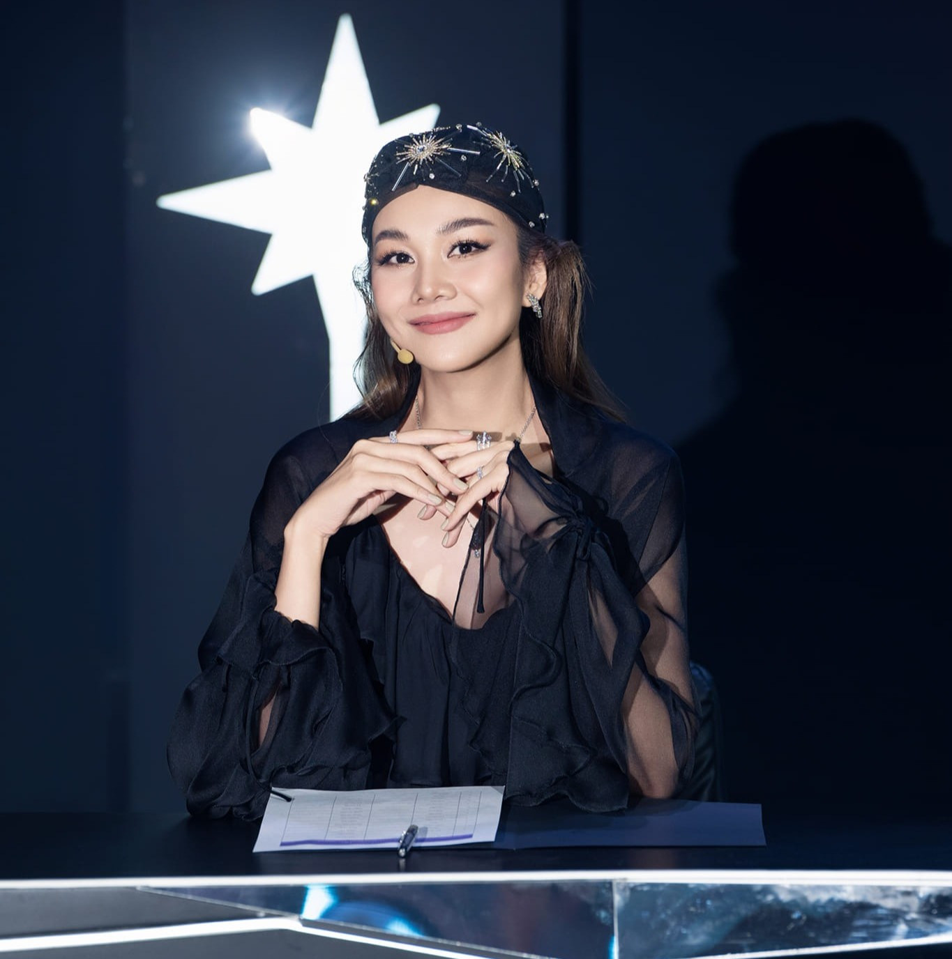 Thanh Hằng nói "không quan trọng chuyện Hoàng Thùy xin lỗi". Thanh Hằng nói "không quan trọng chuyện Hoàng Thùy xin lỗi".