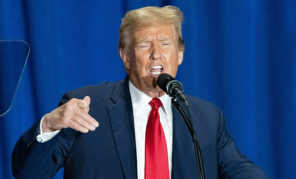 Ông Donald Trump đang bận rộn trong cuộc đua trở lại Nhà Trắng. Ông Donald Trump đang bận rộn trong cuộc đua trở lại Nhà Trắng.