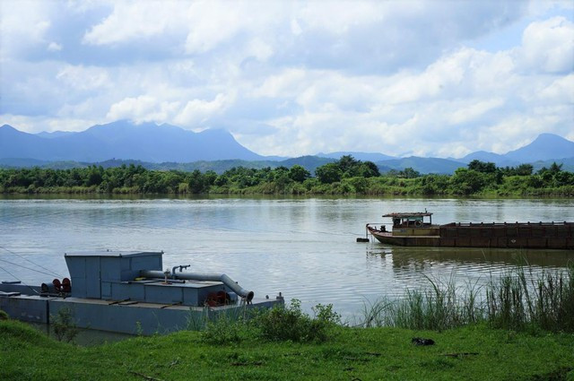 Khu vực mỏ cát tại xã Điện Thọ, thị xã Điện Bàn. Khu vực mỏ cát tại xã Điện Thọ, thị xã Điện Bàn.