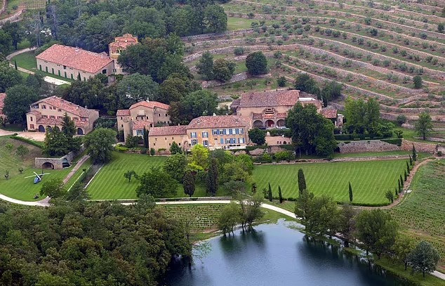 Nhà máy rượu khiến Brad Pitt và Angelina Jolie kiện tụng dài hạn. Nhà máy rượu khiến Brad Pitt và Angelina Jolie kiện tụng dài hạn.