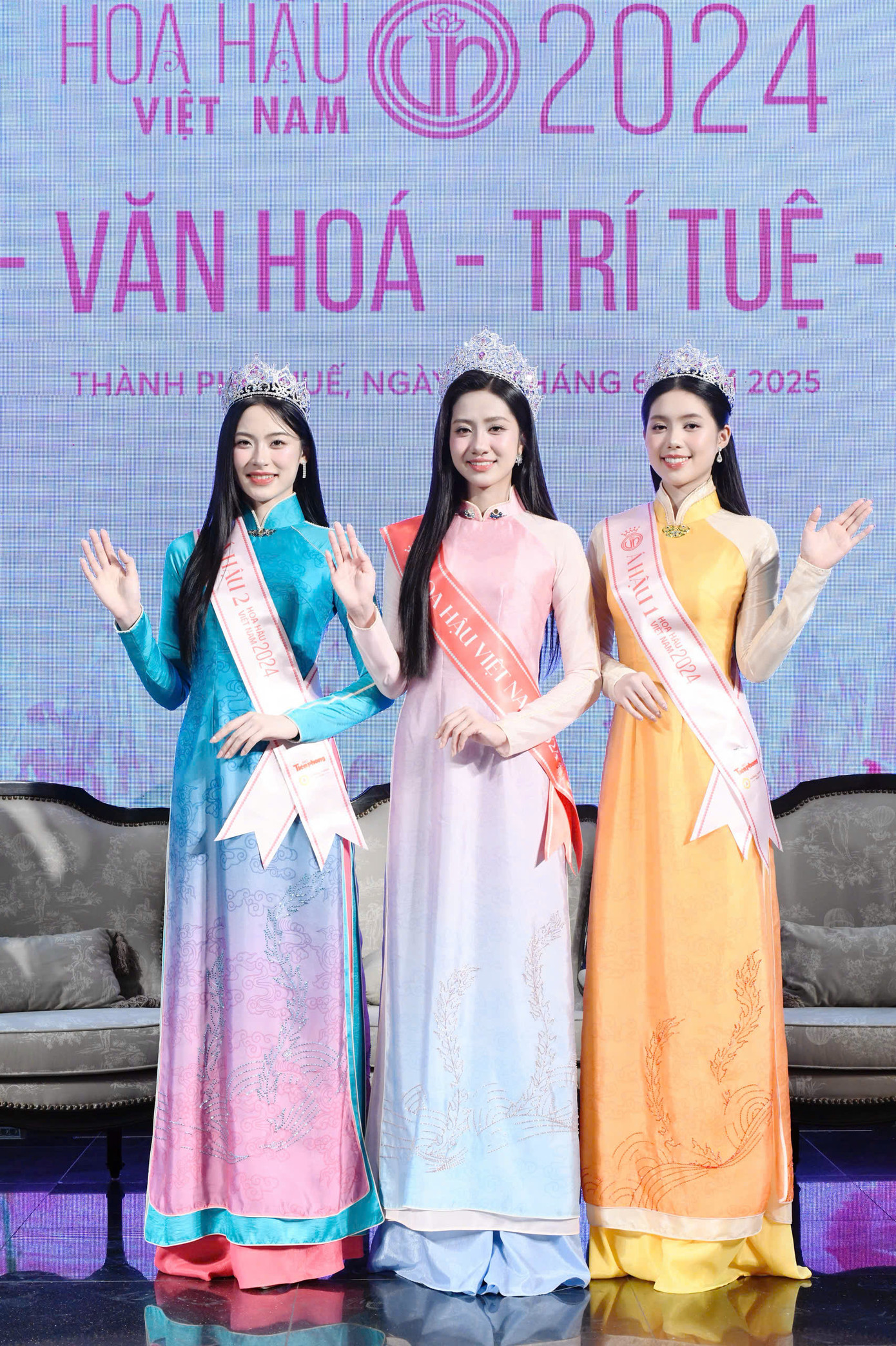 Sau đêm đăng quang, truyền thông và khán giả đánh giá cao sắc vóc, học thức của Top 3 Hoa hậu Việt Nam 2024.