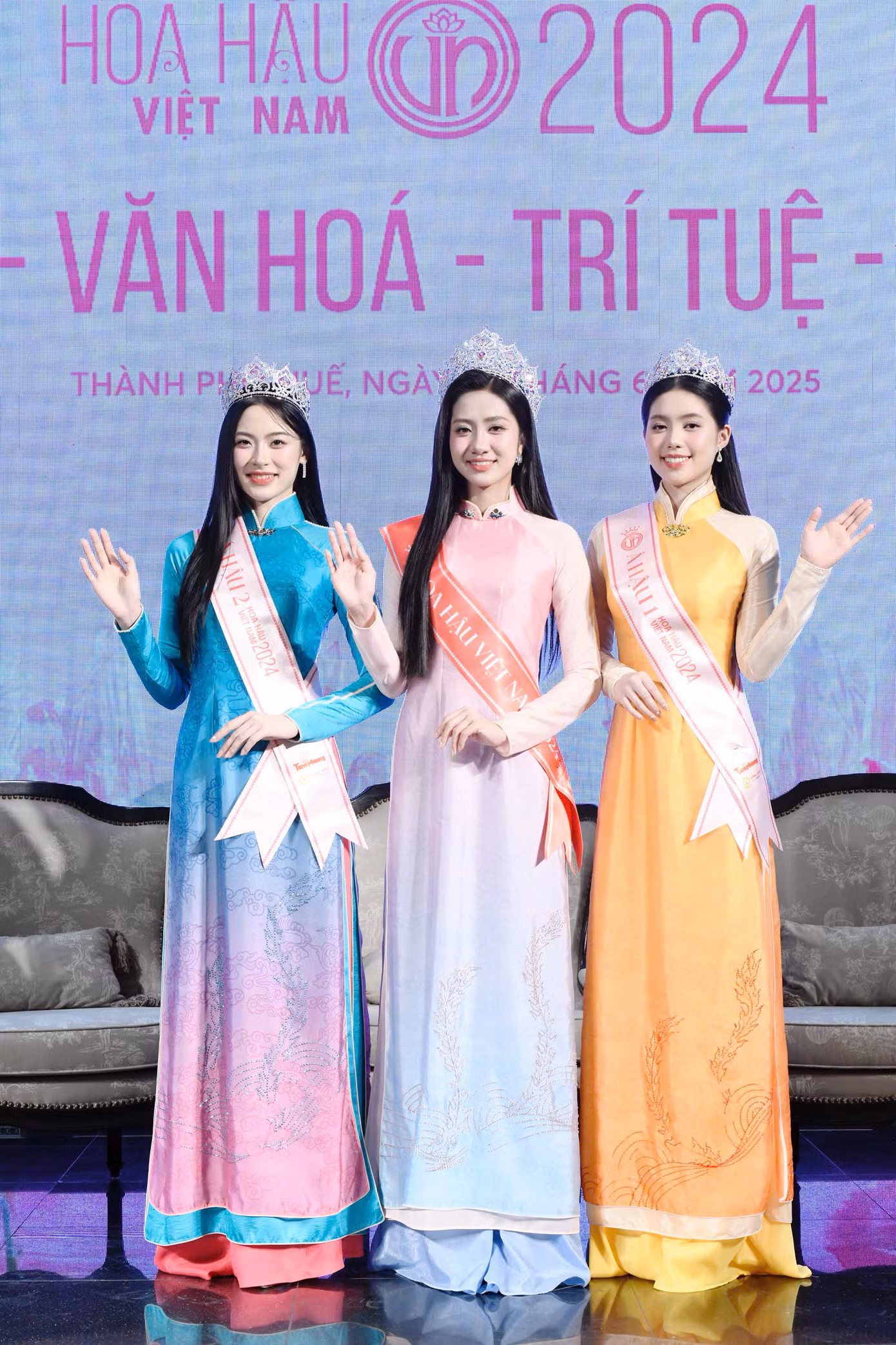 Sau đêm đăng quang, truyền thông và khán giả đánh giá cao sắc vóc, học thức của Top 3 Hoa hậu Việt Nam 2024.