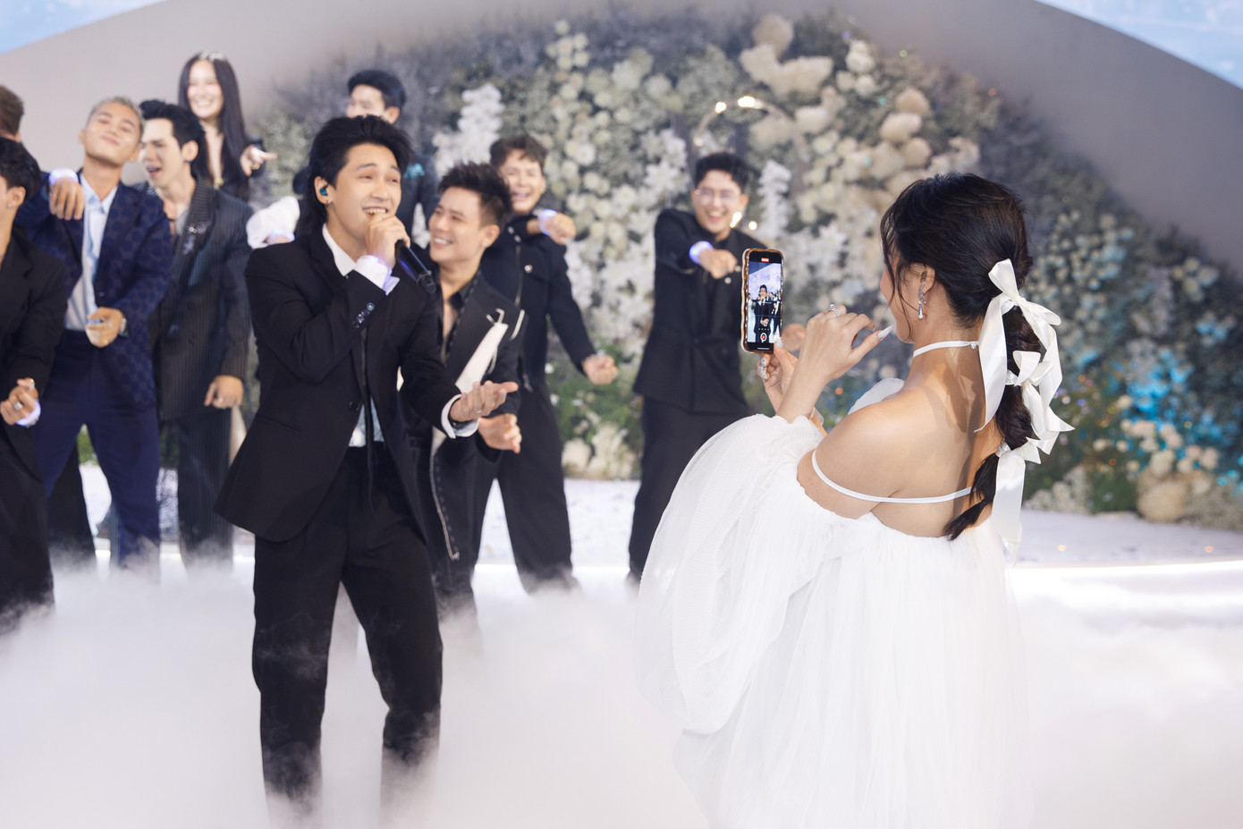 Tronie tự sáng tác bản rap Dắt anh đi để dành tặng Midu - Minh Đạt. Màn thể hiện của cựu thành viên nhóm 365 được nhiều nghệ sĩ ủng hộ. Tronie tự sáng tác bản rap Dắt anh đi để dành tặng Midu - Minh Đạt. Màn thể hiện của cựu thành viên nhóm 365 được nhiều nghệ sĩ ủng hộ.