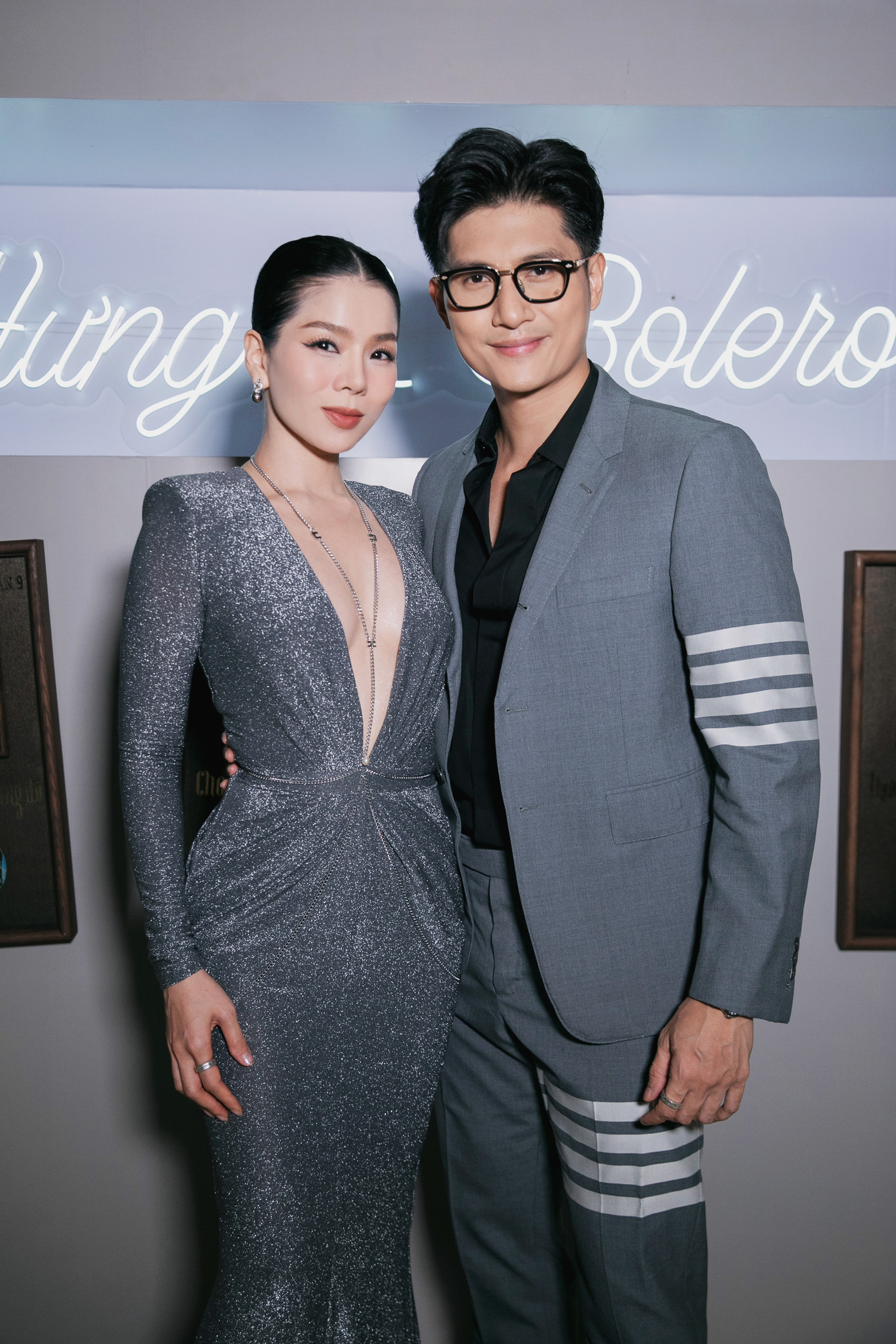 Ca sĩ Lệ Quyên và bạn trai Lâm Bảo Châu mặc ton-sur-ton khi đến dự live show của Mr. Đàm.