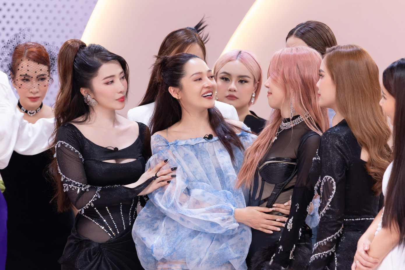 Bảo Anh rời chương trình do bận chuyện cá nhân. Bảo Anh rời chương trình do bận chuyện cá nhân.