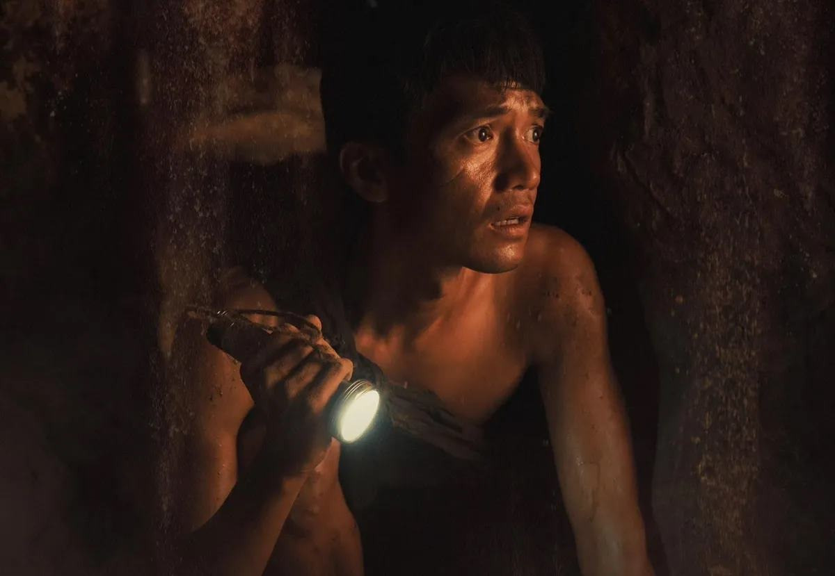 Diễn viên Thái Hòa, Quang Tuấn trong Địa đạo. Diễn viên Thái Hòa, Quang Tuấn trong Địa đạo.