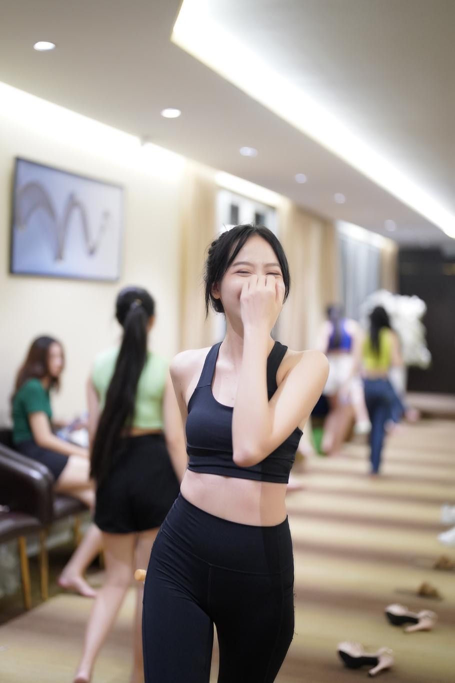 Nụ cười tươi của Thanh Thủy - thí sinh có chiều cao 1,75 m trong buổi tập luyện. Nụ cười tươi của Thanh Thủy - thí sinh có chiều cao 1,75 m trong buổi tập luyện.