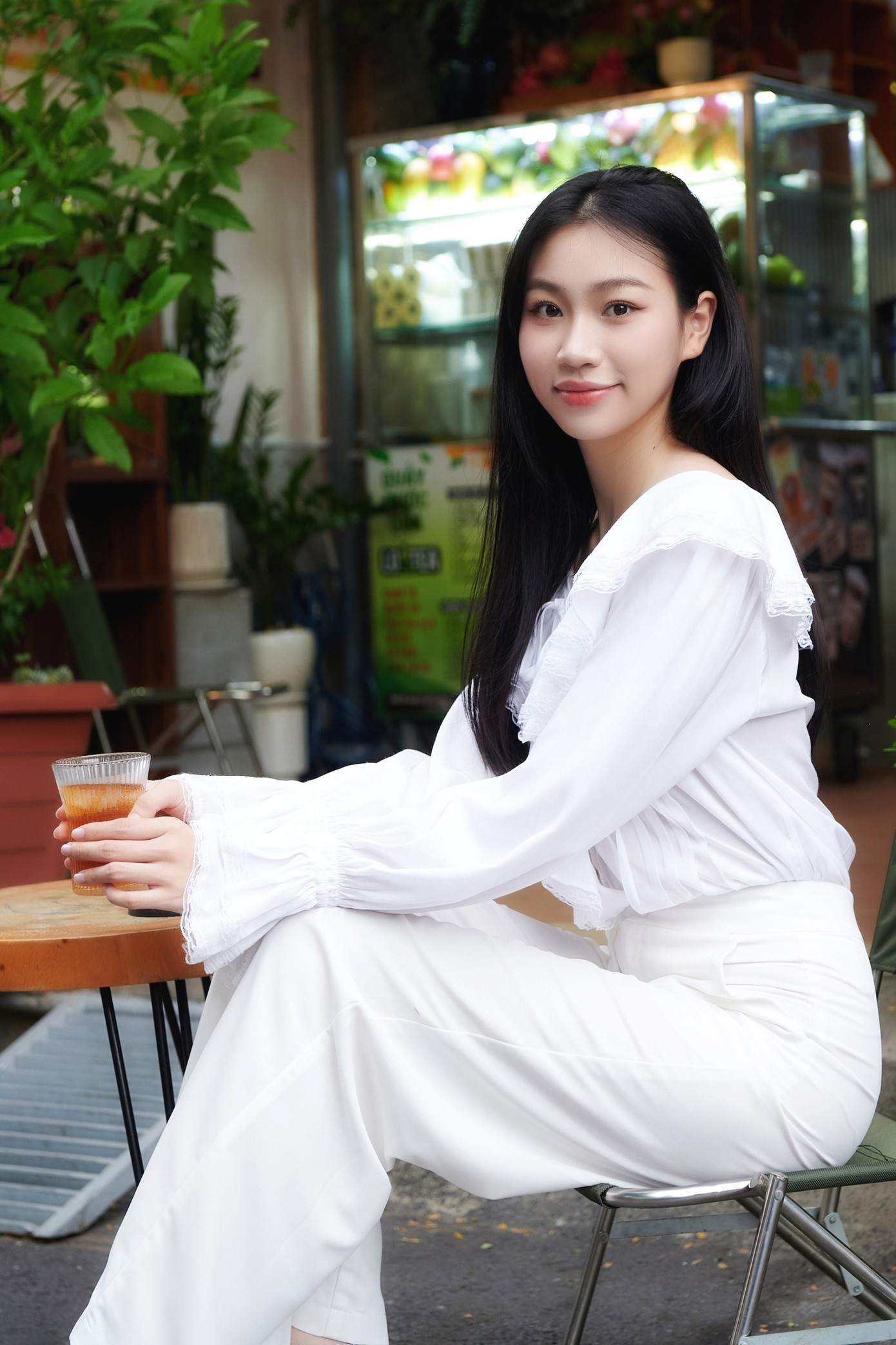 Huyền Cơ nói cô từng bị miệt thị ngoại hình vì chiều cao quá nổi bật so với bạn bè cùng trang lứa. Bí quyết giúp cô vượt qua điều đó là sự tự tin ở bản thân. Năm 2023, Huyền Cơ giành ngôi vị Á khôi trong cuộc thi nhan sắc ở Đại học Tài chính - Marketing TPHCM.