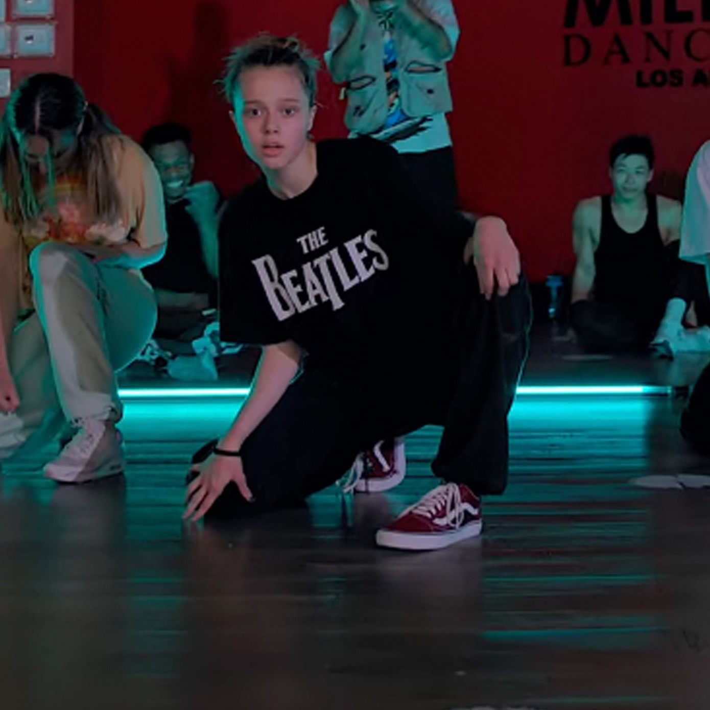 Shiloh chú trọng tập luyện vũ đạo giữa lúc xin tòa án bỏ họ của Brad Pitt.