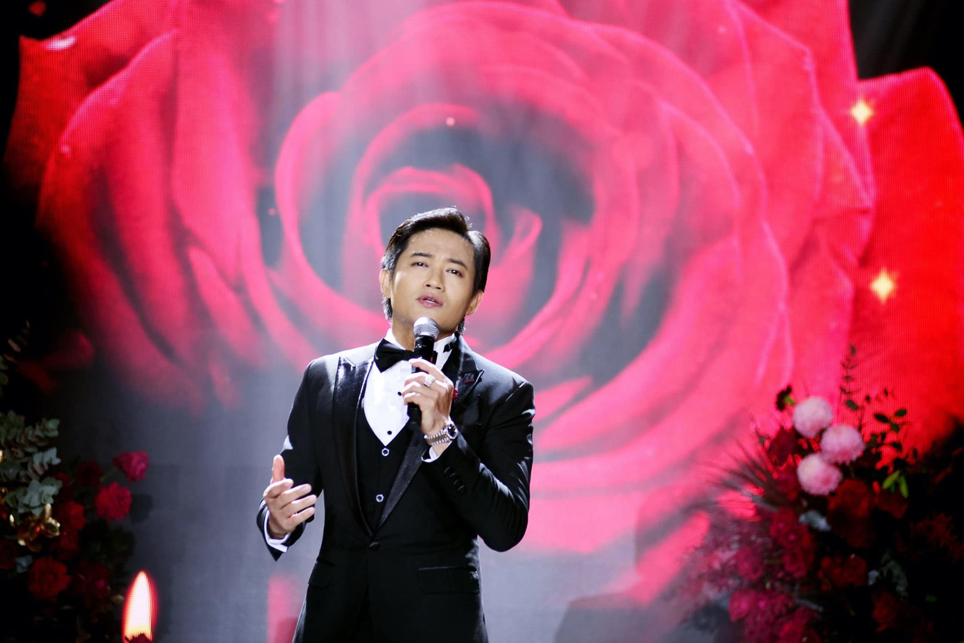 Lễ viếng anh diễn ra từ 14h ngày 8/3 đến 12h ngày 9/3. Lễ truy điệu tổ chức lúc 13h cùng ngày tại Nhà tang lễ quốc gia phía Nam (quận Gò Vấp, TPHCM). Chị Ngọc Tiền nói Quý Bình sợ ồn ào. Gia đình tổ chức tang lễ cho diễn viên không kèn trống, không nhận phúng điếu. Lực lượng an ninh cũng túc trực, đề nghị khách đến viếng không livestream trong đám tang. Lễ viếng anh diễn ra từ 14h ngày 8/3 đến 12h ngày 9/3. Lễ truy điệu tổ chức lúc 13h cùng ngày tại Nhà tang lễ quốc gia phía Nam (quận Gò Vấp, TPHCM). Chị Ngọc Tiền nói Quý Bình sợ ồn ào. Gia đình tổ chức tang lễ cho diễn viên không kèn trống, không nhận phúng điếu. Lực lượng an ninh cũng túc trực, đề nghị khách đến viếng không livestream trong đám tang.