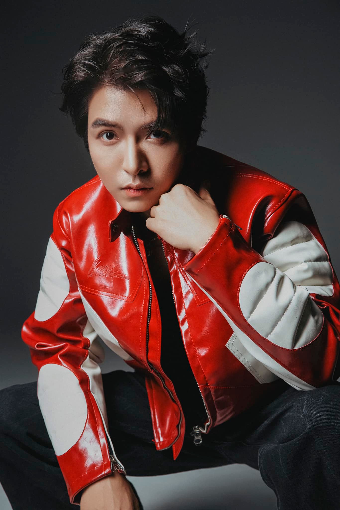 Noo Phước Thịnh bị Đỗ Hiếu yêu cầu ngừng biểu diễn 6 bản hit. Noo Phước Thịnh bị Đỗ Hiếu yêu cầu ngừng biểu diễn 6 bản hit.