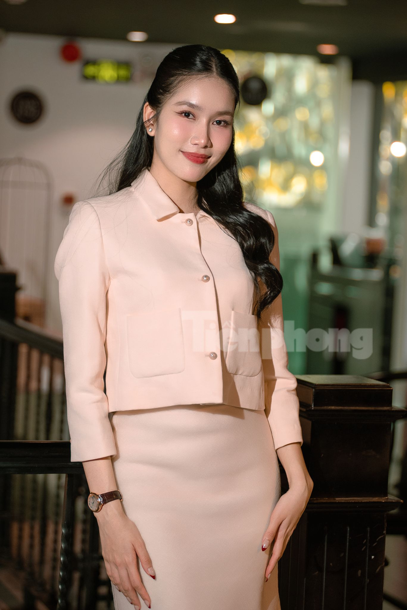 Á hậu sinh năm 1998 cho biết việc học Thạc sĩ, sau đó tiếp tục con đường Tiến sĩ giúp cô rộng mở. "Việc tốt nghiệp Thạc sĩ giúp tôi thực hiện được ước mơ giảng dạy ở các đại học. Tấm bằng Thạc sĩ cũng giúp tôi làm đẹp bảng thành tích để theo đuổi công việc MC song ngữ", cô nói thêm.