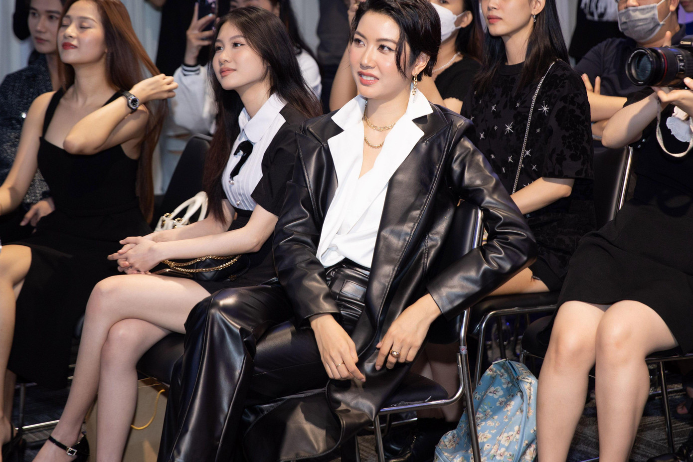 Thúy Vân gây chú ý với hình ảnh nam tính. Thúy Vân gây chú ý với hình ảnh nam tính.