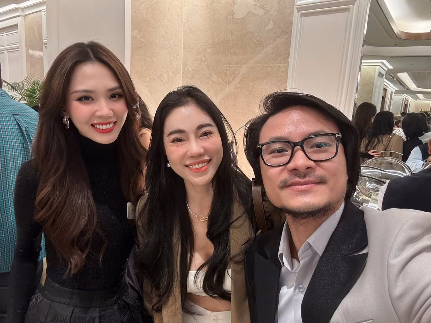 Đạo diễn Hoàng Nhật Nam và bà Phạm Kim Dung đang ở Ấn Độ cập nhật tình hình của Mai Phương về Việt Nam.