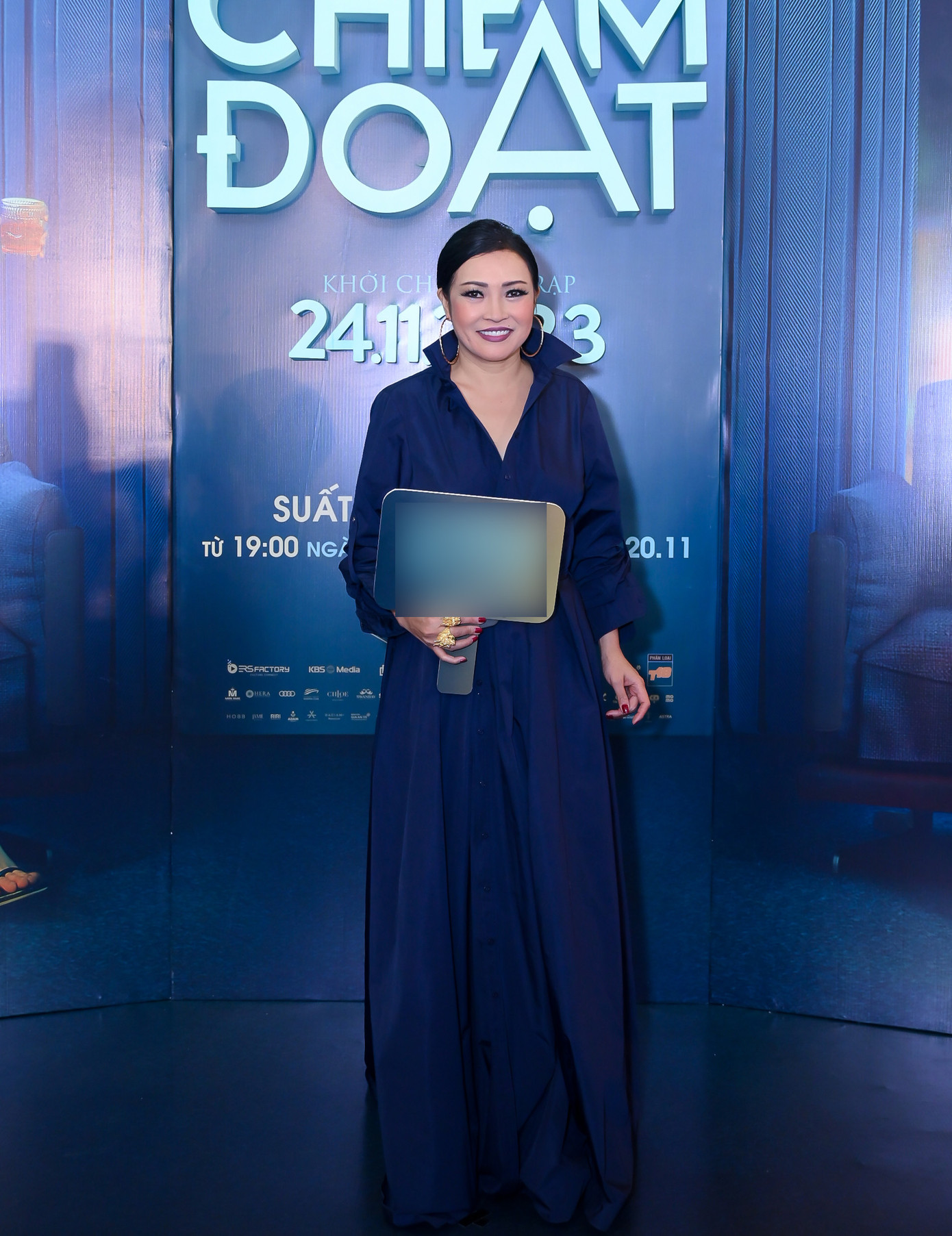 Ca sĩ Phương Thanh mặc kín đáo dự buổi ra mắt phim. Cô cũng góp mặt trong tác phẩm điện ảnh Chiếm đoạt chuẩn bị ra rạp.