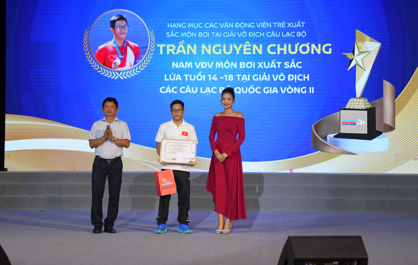 VĐV Trần Nguyên Chương được vinh danh tại gala.