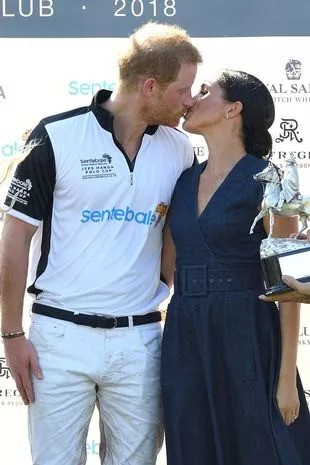 Vòng tay được Harry mang suốt 20 năm.