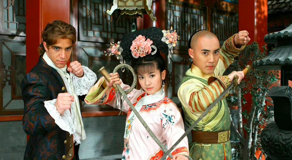 Nam diễn viên Benjamin Schwartz trong Tân Hoàn châu cách cách.