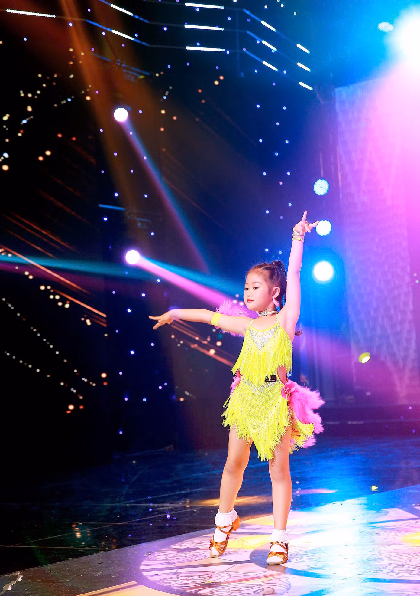 Hình ảnh thí sinh trong chương trình Nghệ sĩ nhí đa tài.