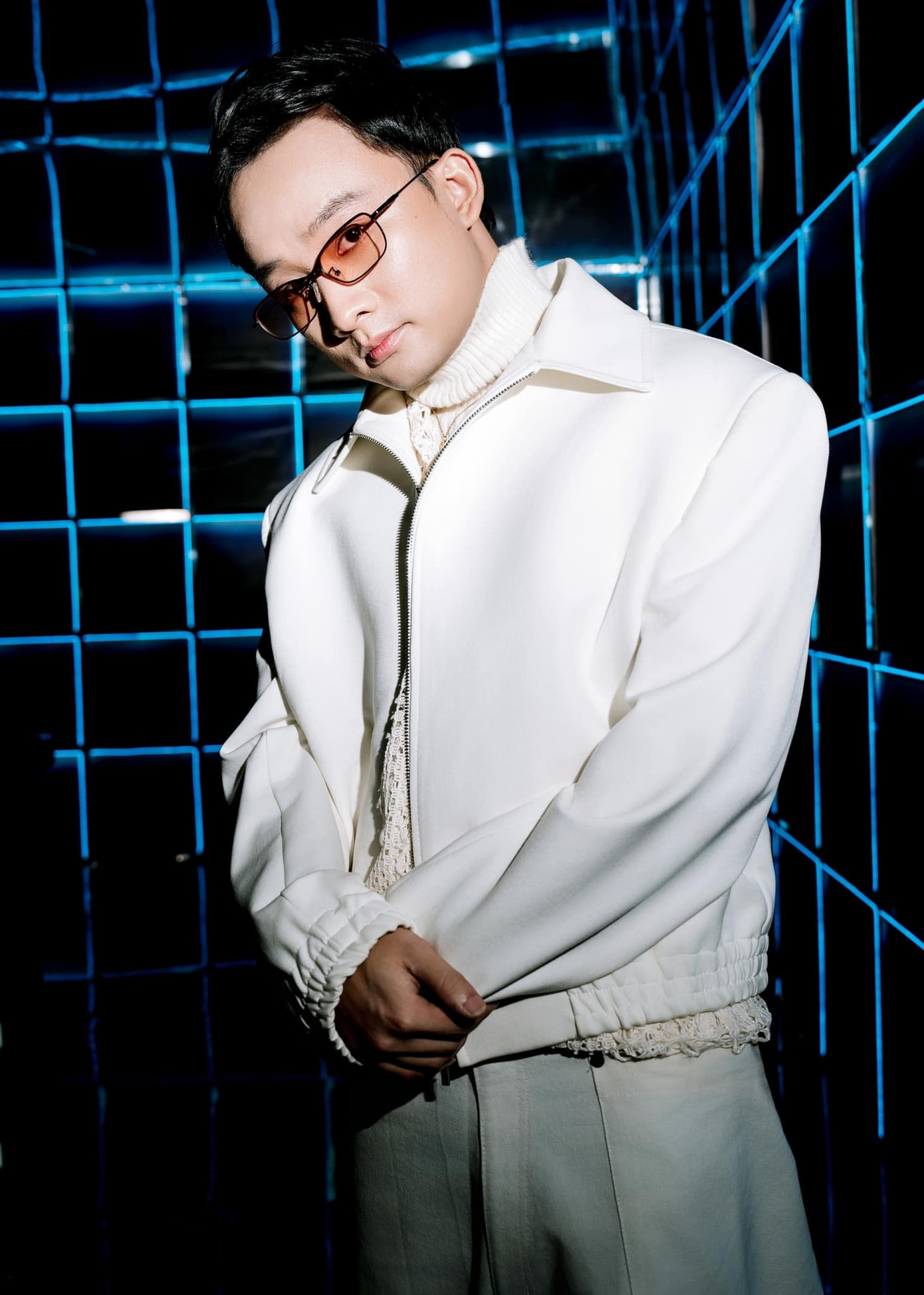 16 Typh (ảnh trên), Gonzo và Tinle rời SpaceSpeakers sau 4 năm. 16 Typh (ảnh trên), Gonzo và Tinle rời SpaceSpeakers sau 4 năm.