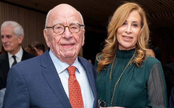 Tỷ phú Rupert Murdoch và bạn gái trước khi quyết định hủy hôn.